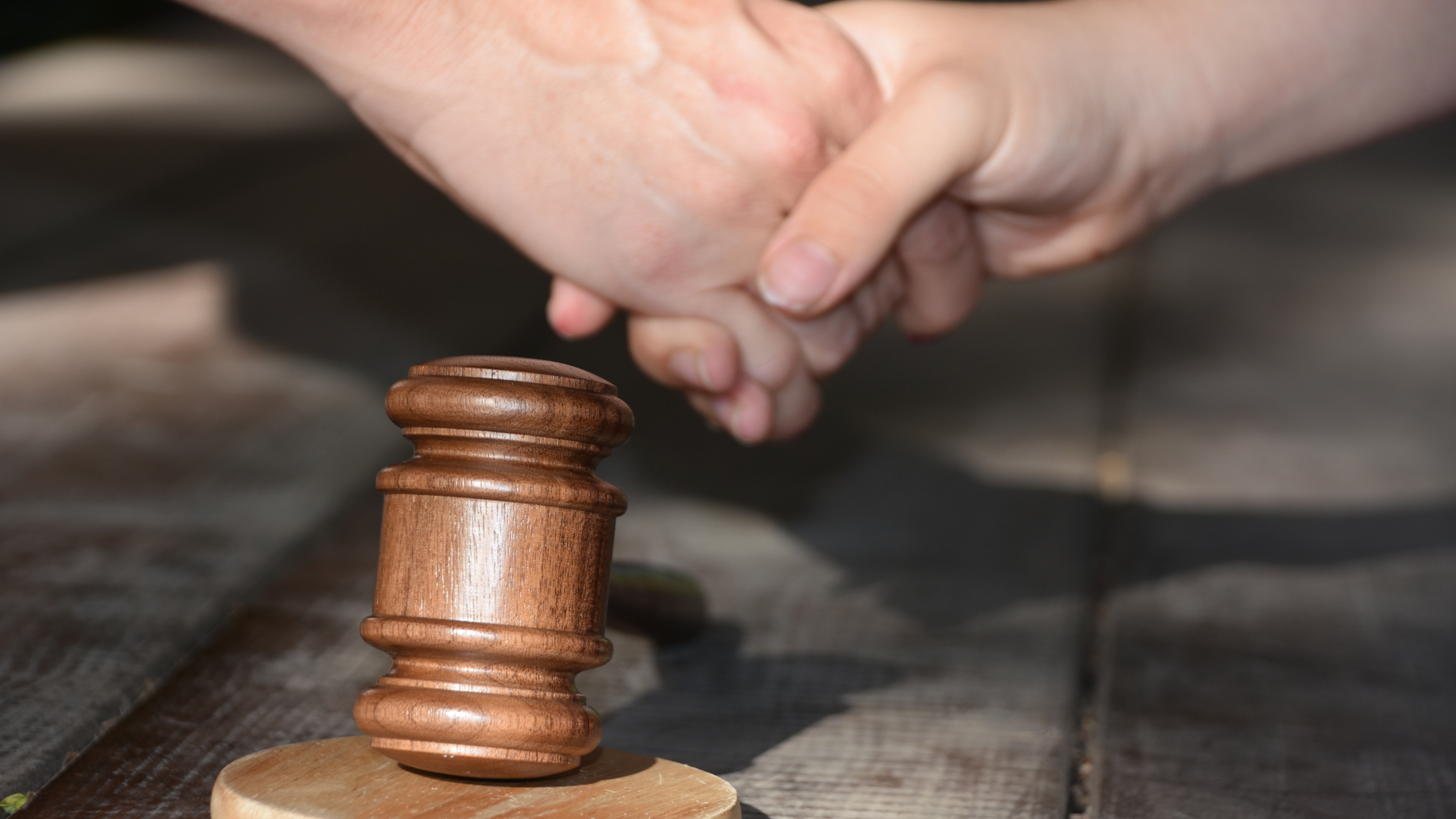 Settlement Amounts: The Power of Representation – With an Injury Lawyer OKC vs. Without